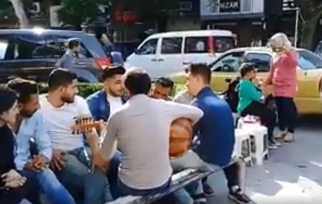 Συρία: Χοροί και τραγούδια στην Δαμασκό μετά από τους βομβαρδισμούς